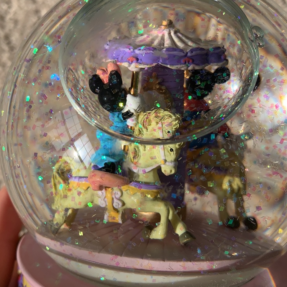 COPY - Disney snow globe - Picture 6 of 6